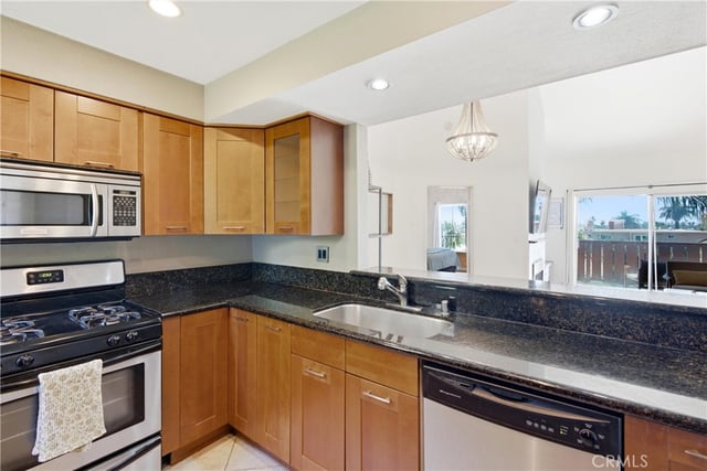 384 Redondo Avenue 401, Long Beach, CA 90814 — photo 18 of 39