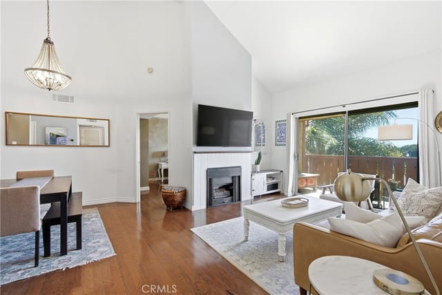 384 Redondo Avenue 401, Long Beach, CA 90814 — photo 2 of 39
