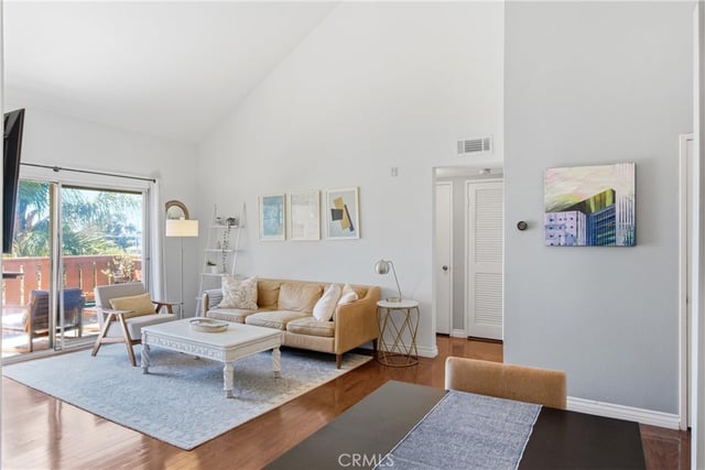 384 Redondo Avenue 401, Long Beach, CA 90814 — photo 4 of 39