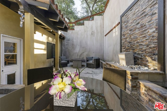 2566 E Chevy Chase Drive, Glendale, CA 91206 — photo 35 of 65