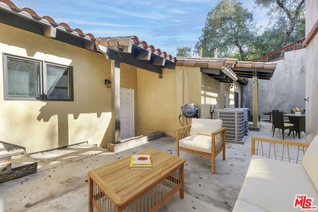 2566 E Chevy Chase Drive, Glendale, CA 91206 — photo 38 of 65