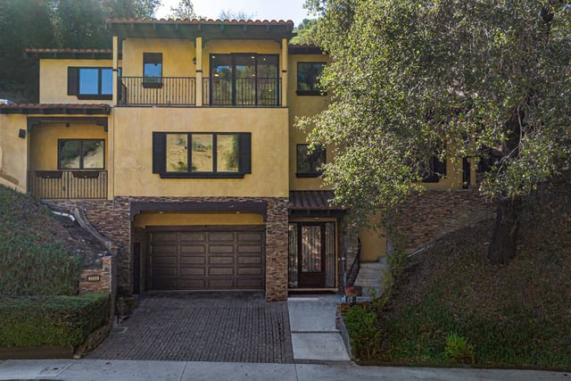 2566 E Chevy Chase Drive, Glendale, CA 91206 — photo 41 of 65