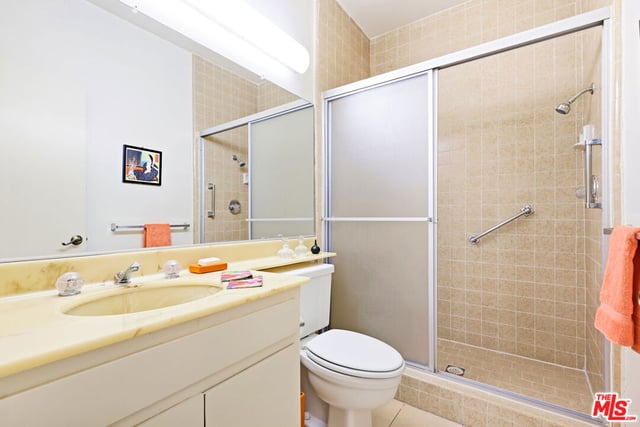 104 S Hayworth Avenue 101, Los Angeles, CA 90048 — photo 21 of 27