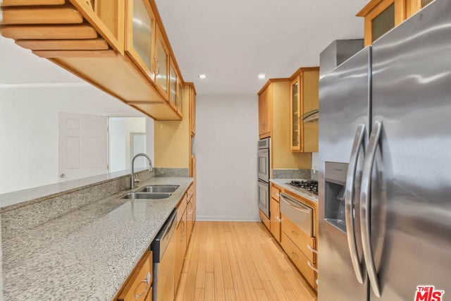 104 S Hayworth Avenue 103, Los Angeles, CA 90048 — photo 14 of 44