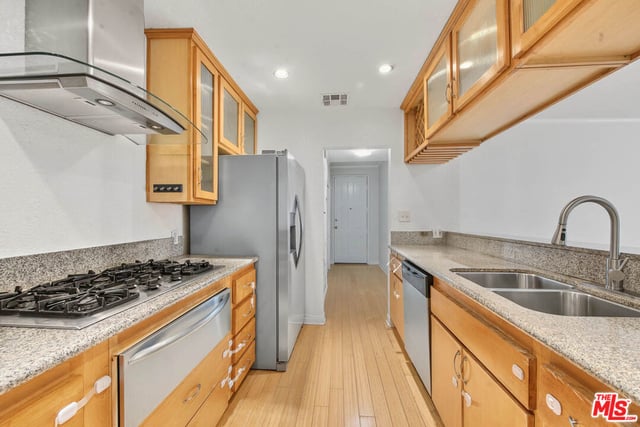 104 S Hayworth Avenue 103, Los Angeles, CA 90048 — photo 16 of 44