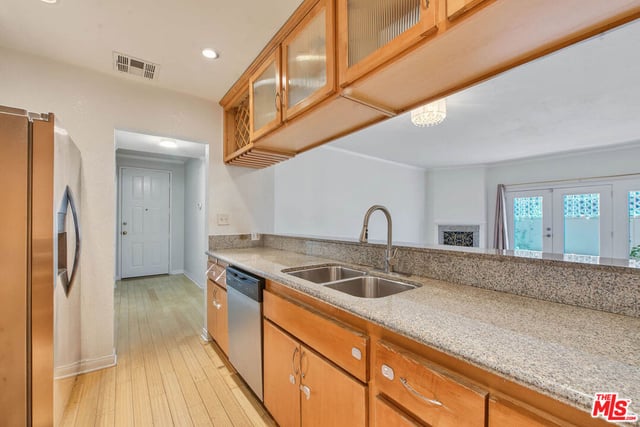 104 S Hayworth Avenue 103, Los Angeles, CA 90048 — photo 17 of 44