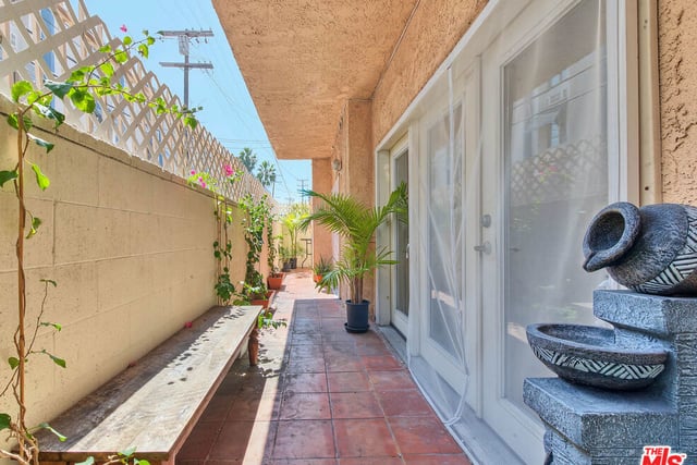 104 S Hayworth Avenue 103, Los Angeles, CA 90048 — photo 31 of 44