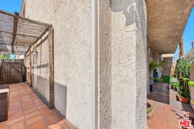 104 S Hayworth Avenue 103, Los Angeles, CA 90048 — photo 36 of 44