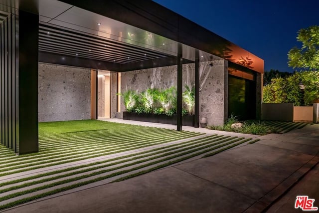 9056 St Ives Drive, Los Angeles, CA 90069 — photo 46 of 47