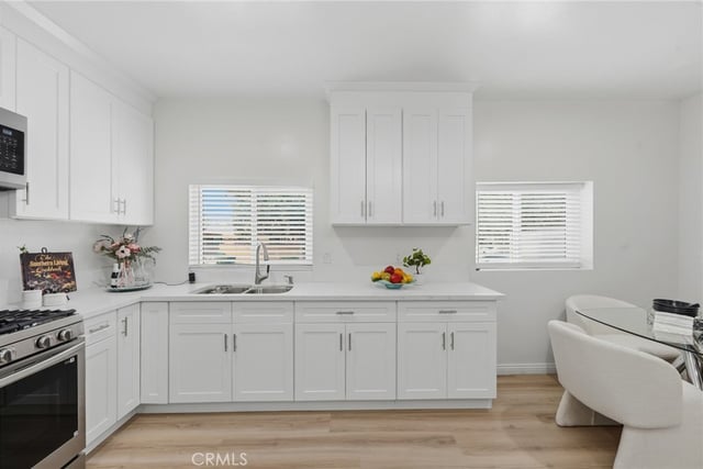 655 W 112th St, Los Angeles, CA 90044 — photo 10 of 45