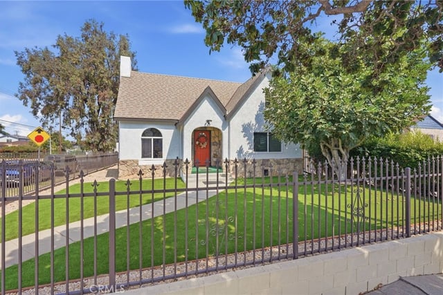 655 W 112th St, Los Angeles, CA 90044 — photo 2 of 45