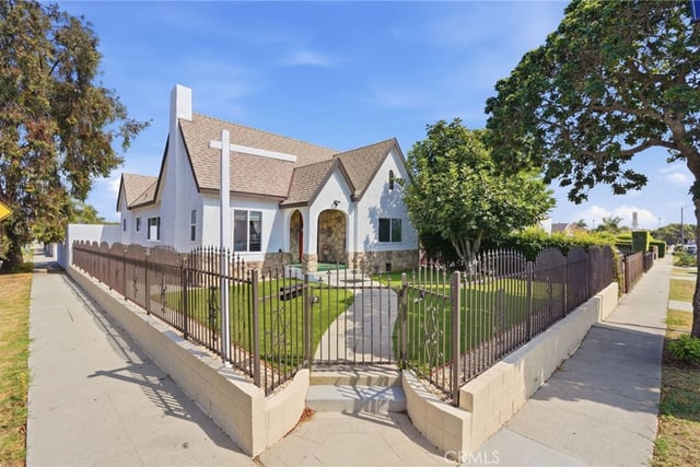 655 W 112th St, Los Angeles, CA 90044 — photo 3 of 45