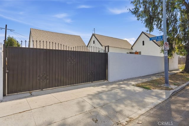 655 W 112th St, Los Angeles, CA 90044 — photo 41 of 45