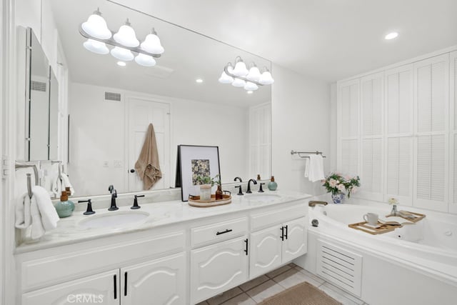 4792 Park Encino Lane 102, Encino, CA 91436 — photo 14 of 31