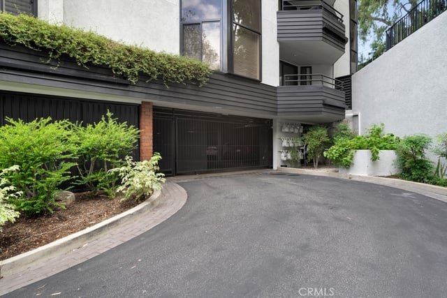 4792 Park Encino Lane 102, Encino, CA 91436 — photo 24 of 31