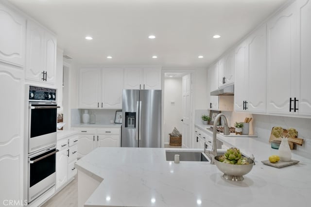 4792 Park Encino Lane 102, Encino, CA 91436 — photo 6 of 31