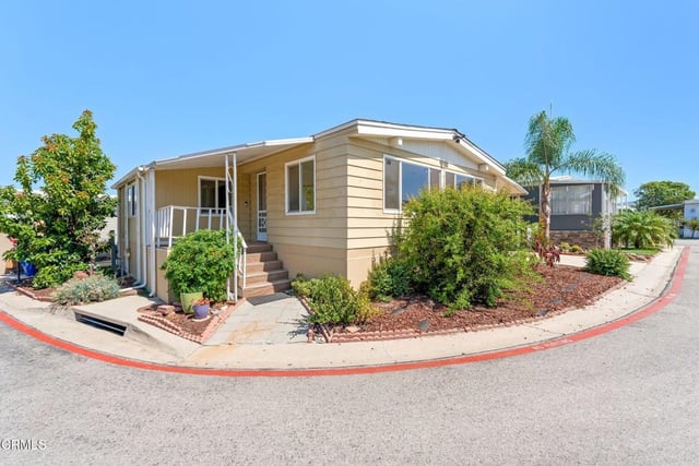 133 Calle De La Rosa 133, Camarillo, CA 93012 — photo 2 of 38
