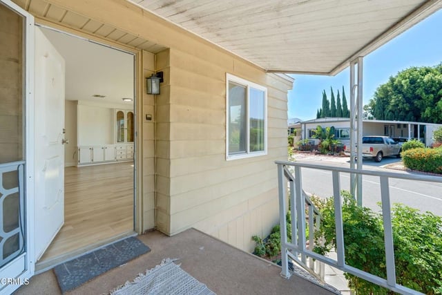 133 Calle De La Rosa 133, Camarillo, CA 93012 — photo 4 of 38