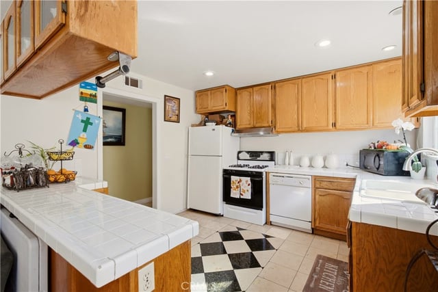3252 Cattaraugus Avenue, Los Angeles, CA 90034 — photo 14 of 58