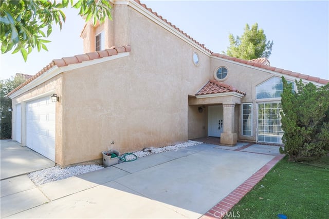 1523 Berkshire Drive, Palmdale, CA 93551 — photo 3 of 38
