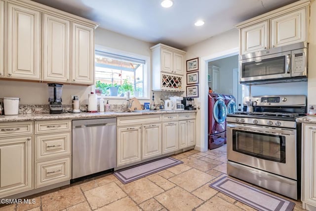 10916 Ruffner Avenue, Granada Hills, CA 91344 — photo 3 of 11