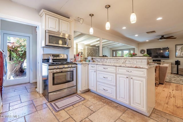 10916 Ruffner Avenue, Granada Hills, CA 91344 — photo 4 of 11
