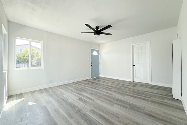 619 E 116th Street, Los Angeles, CA 90059 — photo 3 of 15