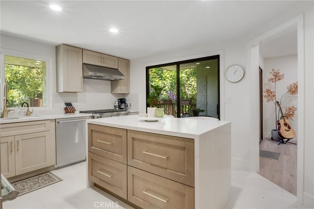 6330 Riviera, Long Beach, CA 90815 — photo 13 of 58