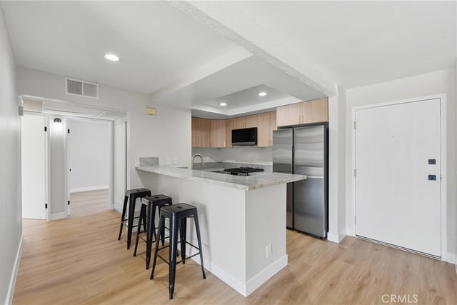 6275 Canoga 68, Woodland Hills, CA 91367 — photo 6 of 27