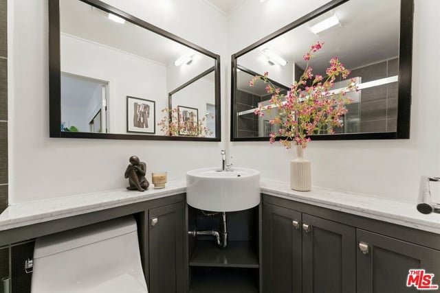 1233 N Laurel Avenue 109, West Hollywood, CA 90046 — photo 13 of 19