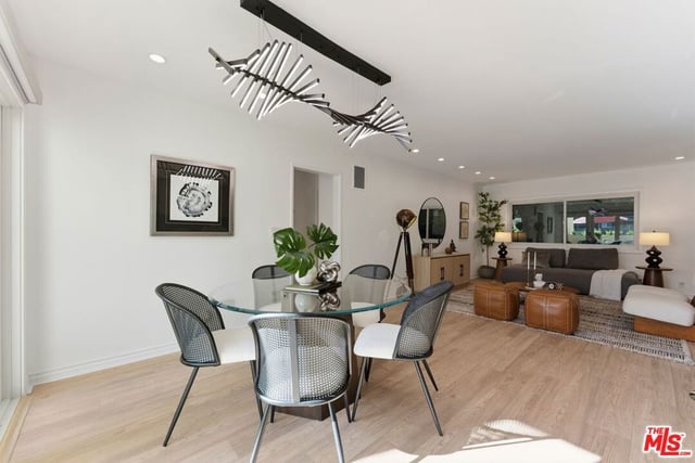 1233 N Laurel Avenue 109, West Hollywood, CA 90046 — photo 8 of 19