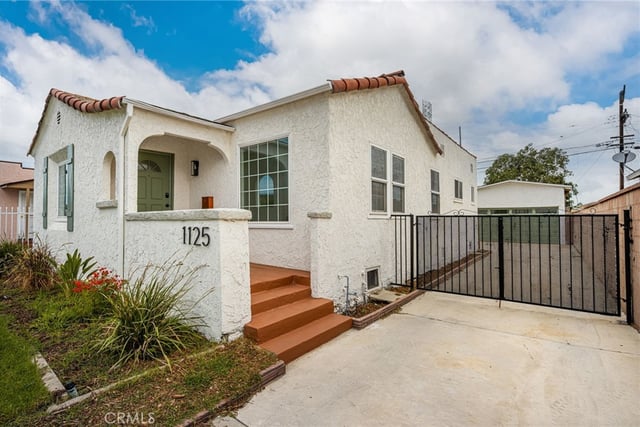1125 W 99th, Los Angeles, CA 90044 — photo 2 of 20