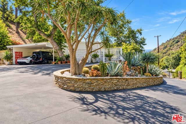 3560 Mandeville Canyon Road, Los Angeles, CA 90049 — photo 33 of 34