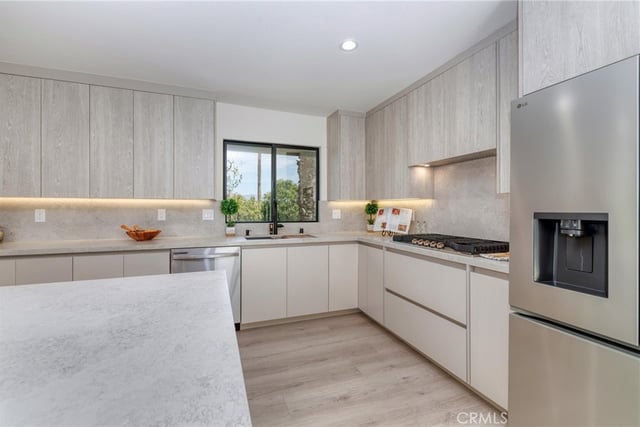 5843 Nevada, Woodland Hills, CA 91367 — photo 13 of 29