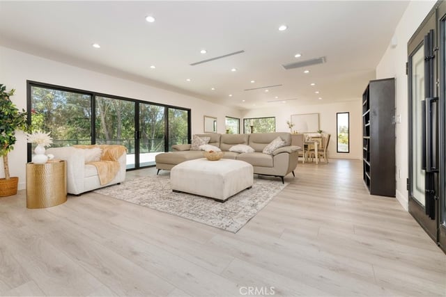 5843 Nevada, Woodland Hills, CA 91367 — photo 6 of 29