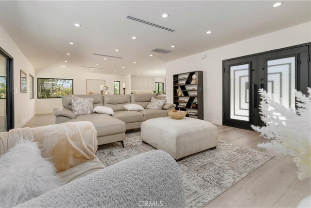 5843 Nevada, Woodland Hills, CA 91367 — photo 7 of 29