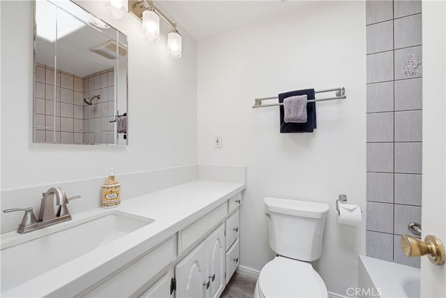 4776 Excelente Drive, Woodland Hills, CA 91364 — photo 12 of 30