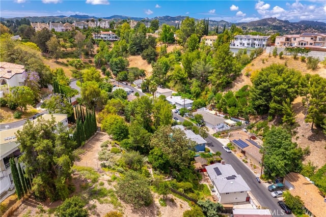 4776 Excelente Drive, Woodland Hills, CA 91364 — photo 18 of 30