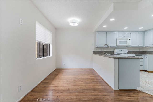 6746 Encino Avenue 2, Lake Balboa, CA 91406 — photo 12 of 43