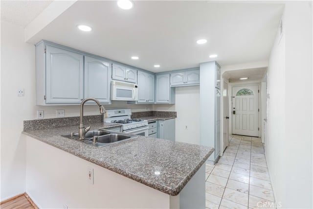 6746 Encino Avenue 2, Lake Balboa, CA 91406 — photo 18 of 43