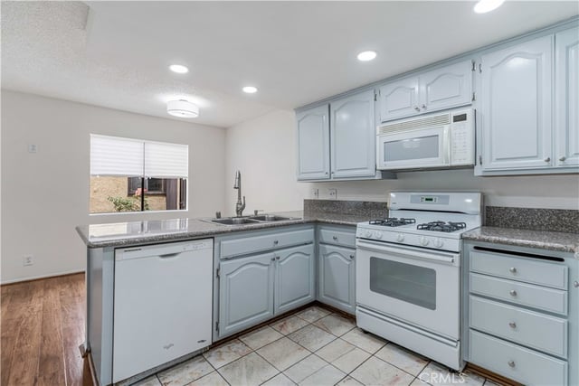 6746 Encino Avenue 2, Lake Balboa, CA 91406 — photo 19 of 43