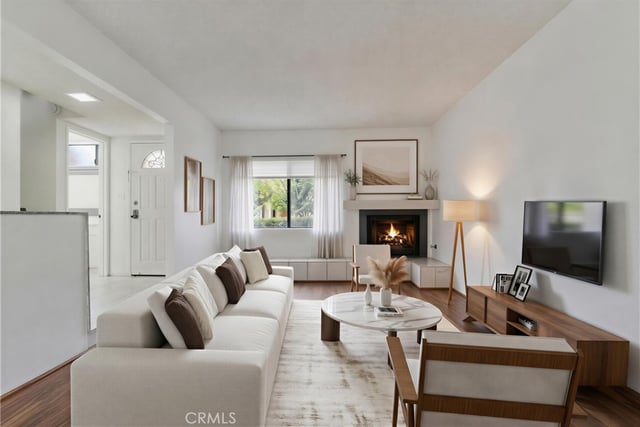 6746 Encino Avenue 2, Lake Balboa, CA 91406 — photo 5 of 43