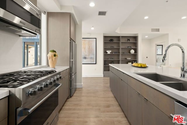 2300 Wilshire Blvd 201, Santa Monica, CA 90403 — photo 7 of 21