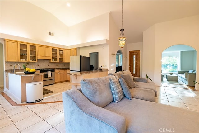 9240 Encino, Northridge, CA 91325 — photo 10 of 43