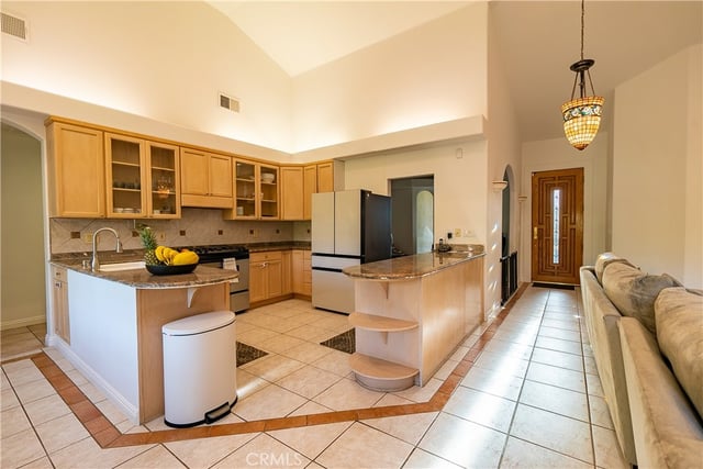 9240 Encino, Northridge, CA 91325 — photo 12 of 43