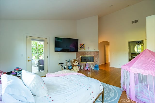 9240 Encino, Northridge, CA 91325 — photo 23 of 43