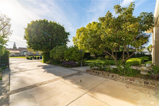 9240 Encino, Northridge, CA 91325 — photo 6 of 43