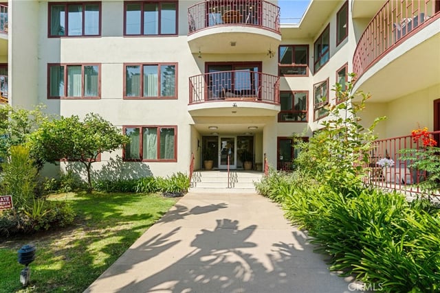 3407 Huxley Street 39, Los Angeles, CA 90027 — photo 3 of 28