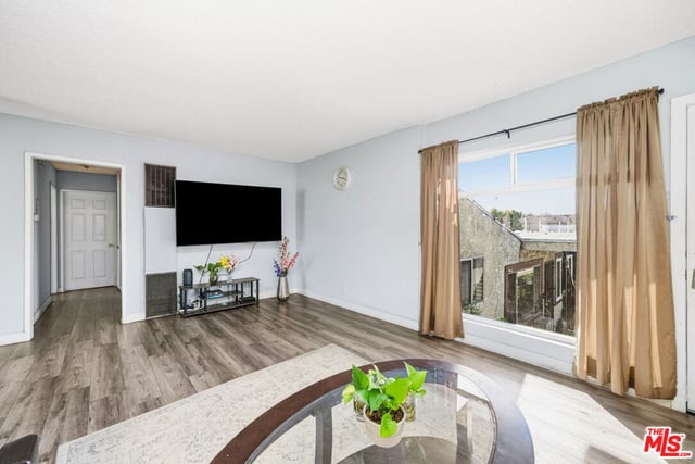 8800 Cedros Avenue 212, Panorama City, CA 91402 — photo 7 of 26