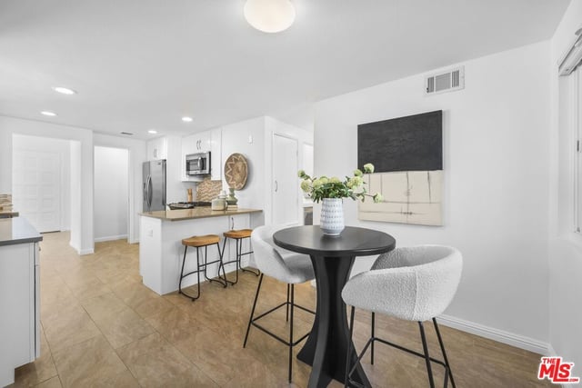2677 Centinela Avenue 203, Santa Monica, CA 90405 — photo 2 of 36